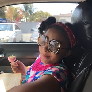 Meet your Posher, Neya